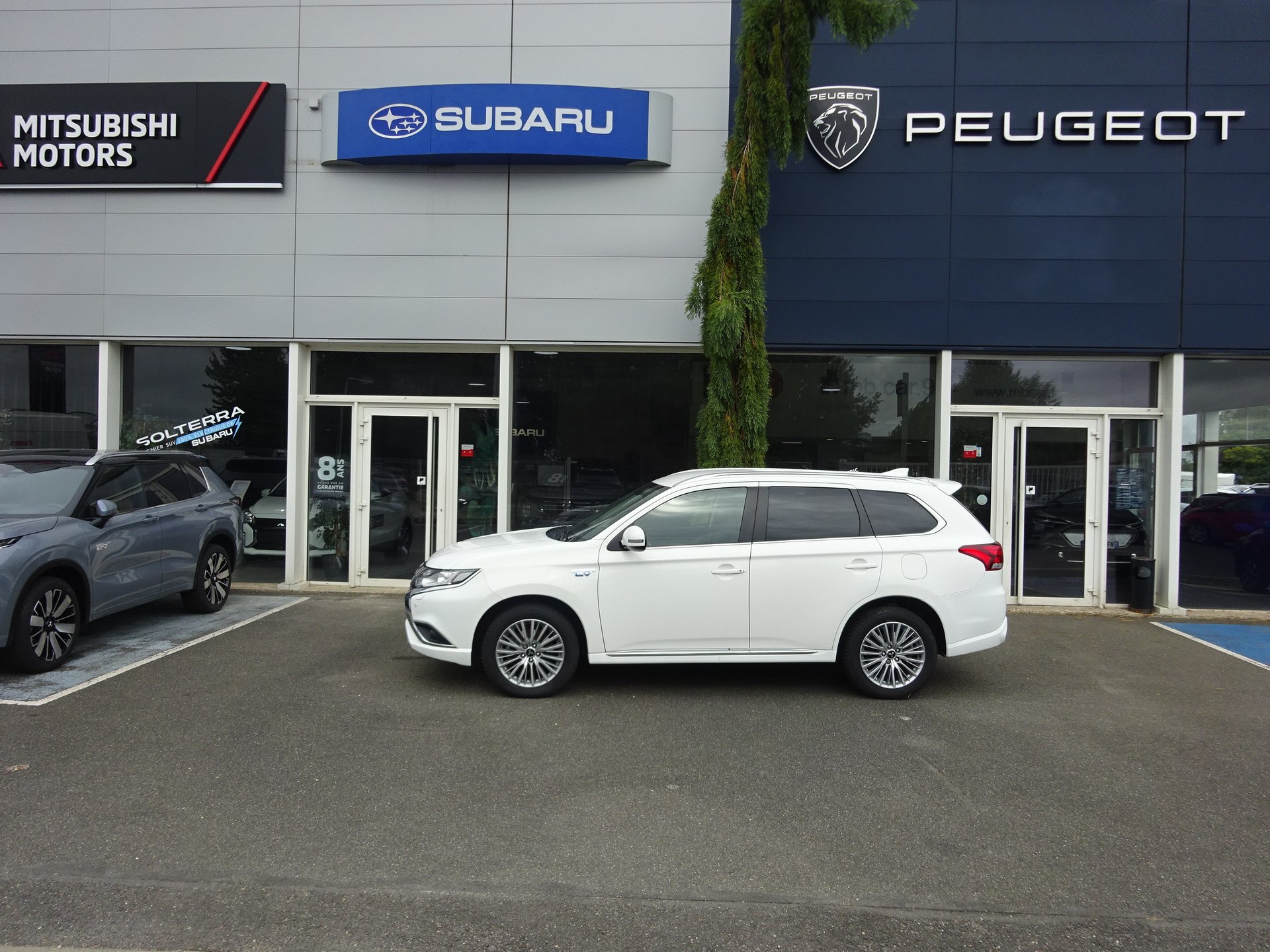 Mitsubishi OUTLANDER (2020) - vue principale